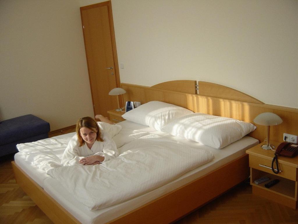 Pension Schlossblick Nebersdorf Habitación foto
